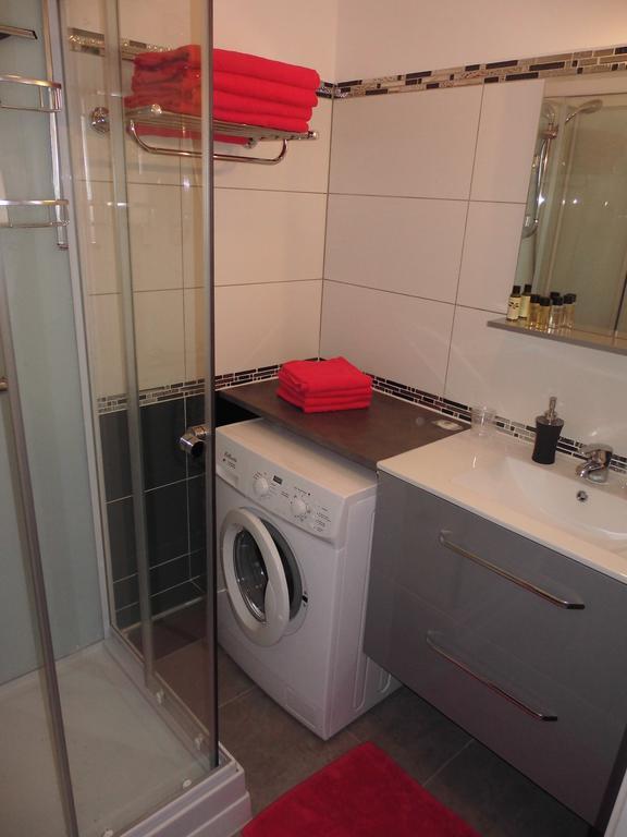 Briget Apartment Шеси Екстериор снимка
